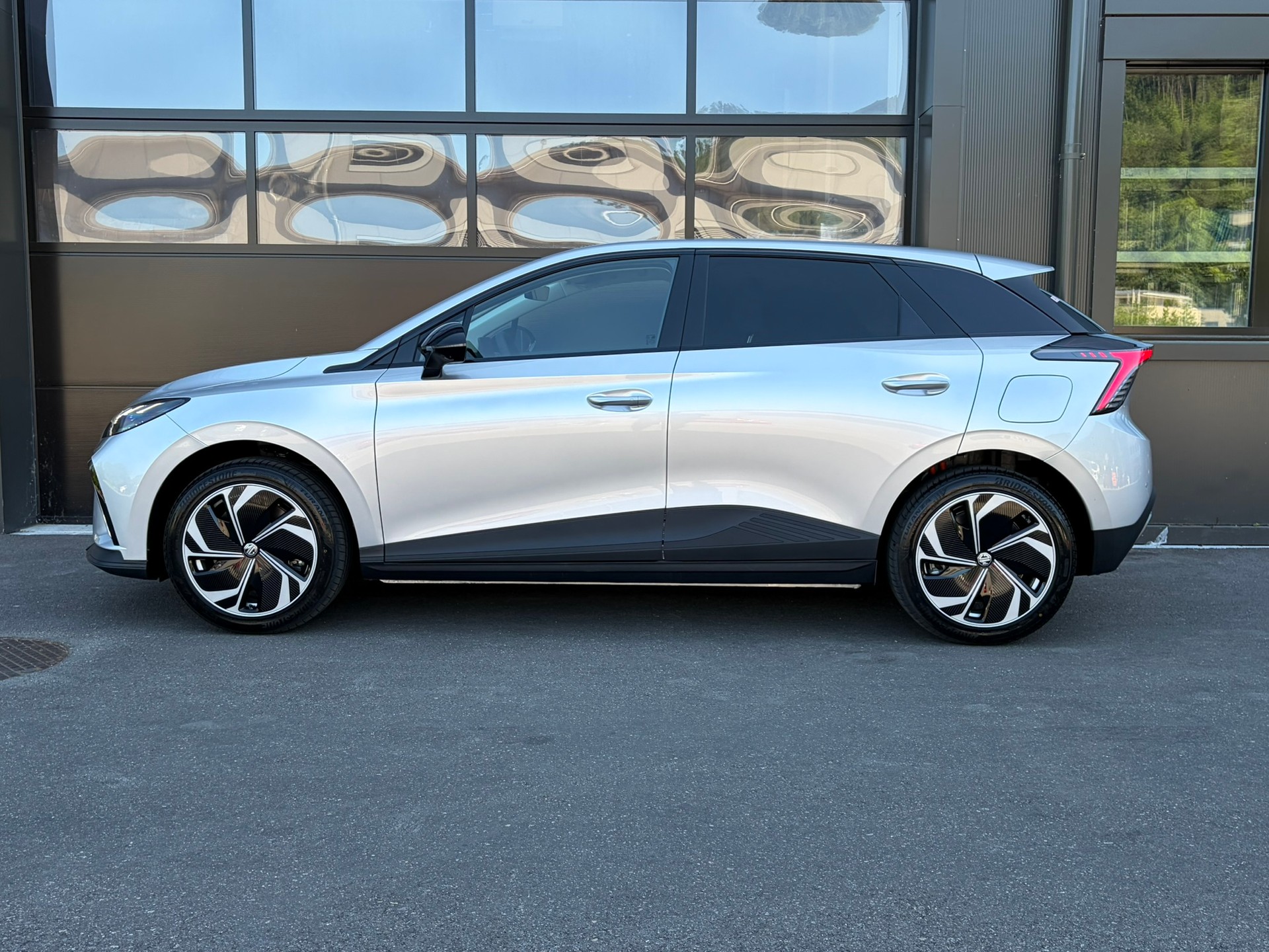 MG 4 EV 64kWh Premium