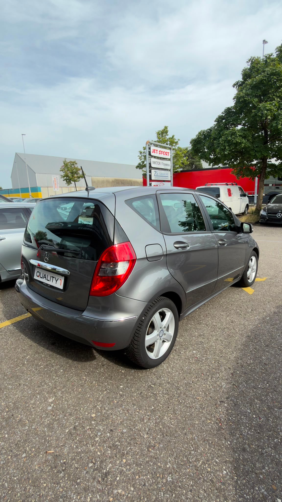 MERCEDES-BENZ A 180 Avantgarde Selection Autotronic-image-4