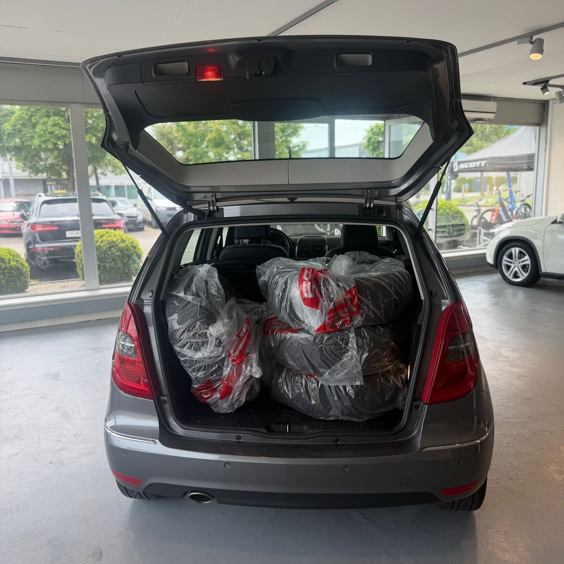 MERCEDES-BENZ A 180 Avantgarde Selection Autotronic-image-6