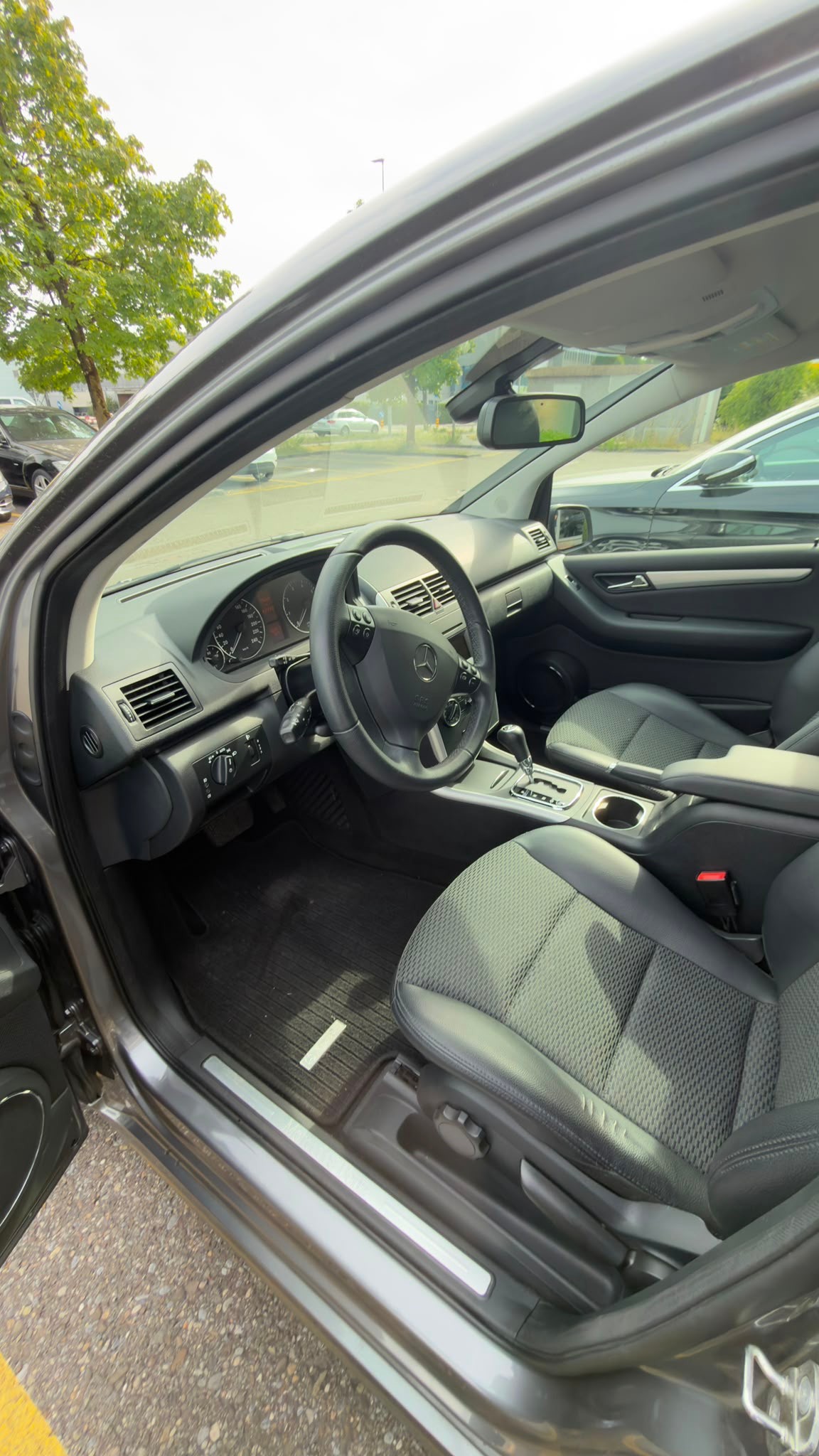 MERCEDES-BENZ A 180 Avantgarde Selection Autotronic-image-11