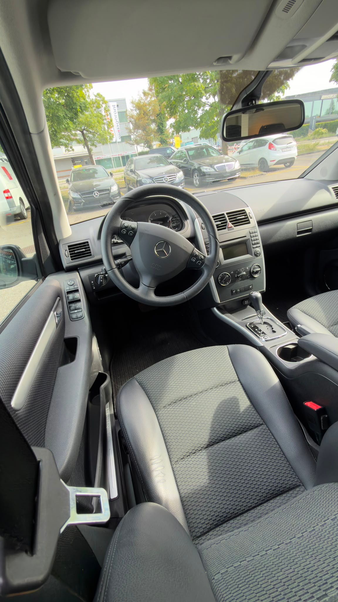 MERCEDES-BENZ A 180 Avantgarde Selection Autotronic-image-12