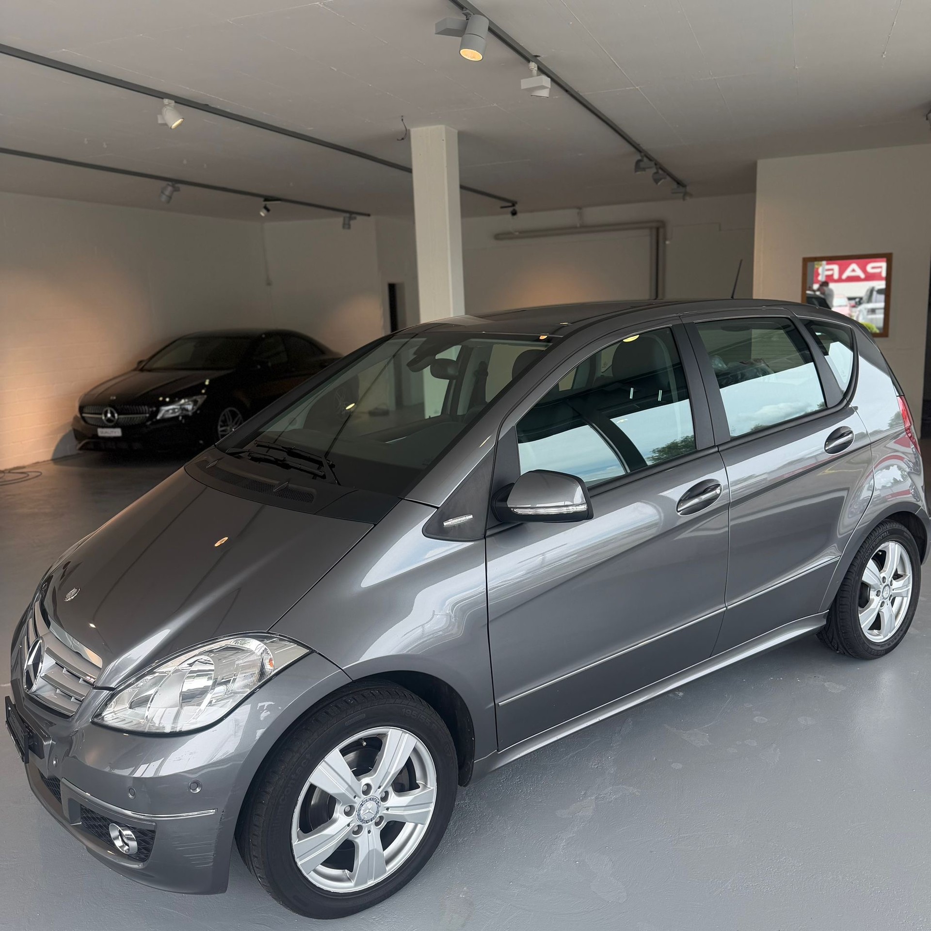 MERCEDES-BENZ A 180 Avantgarde Selection Autotronic-image-2