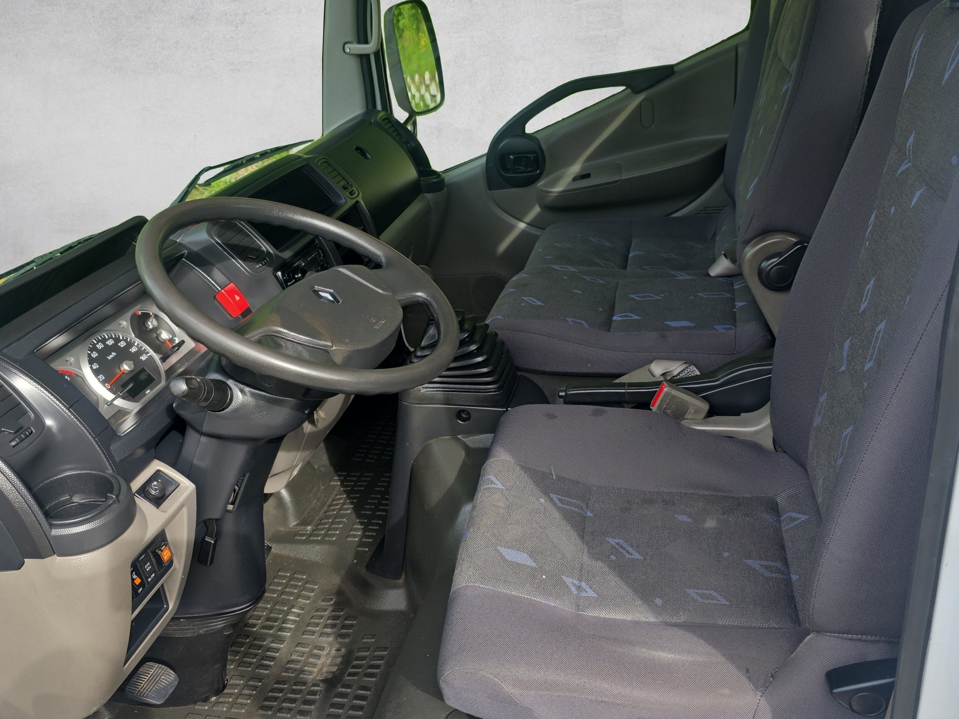 RENAULT Maxity 130.35 Dynamic-image-4