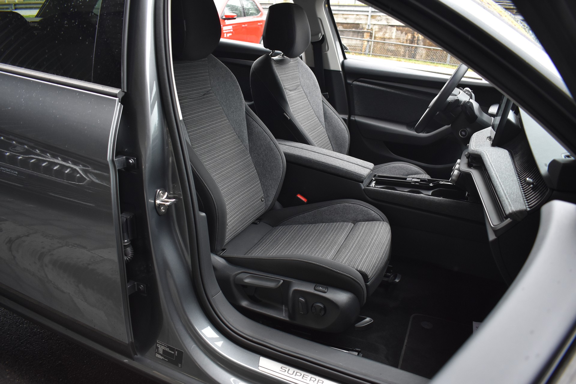 SKODA Superb Combi 2.0 TDi Selection 4x4 DSG-image-9