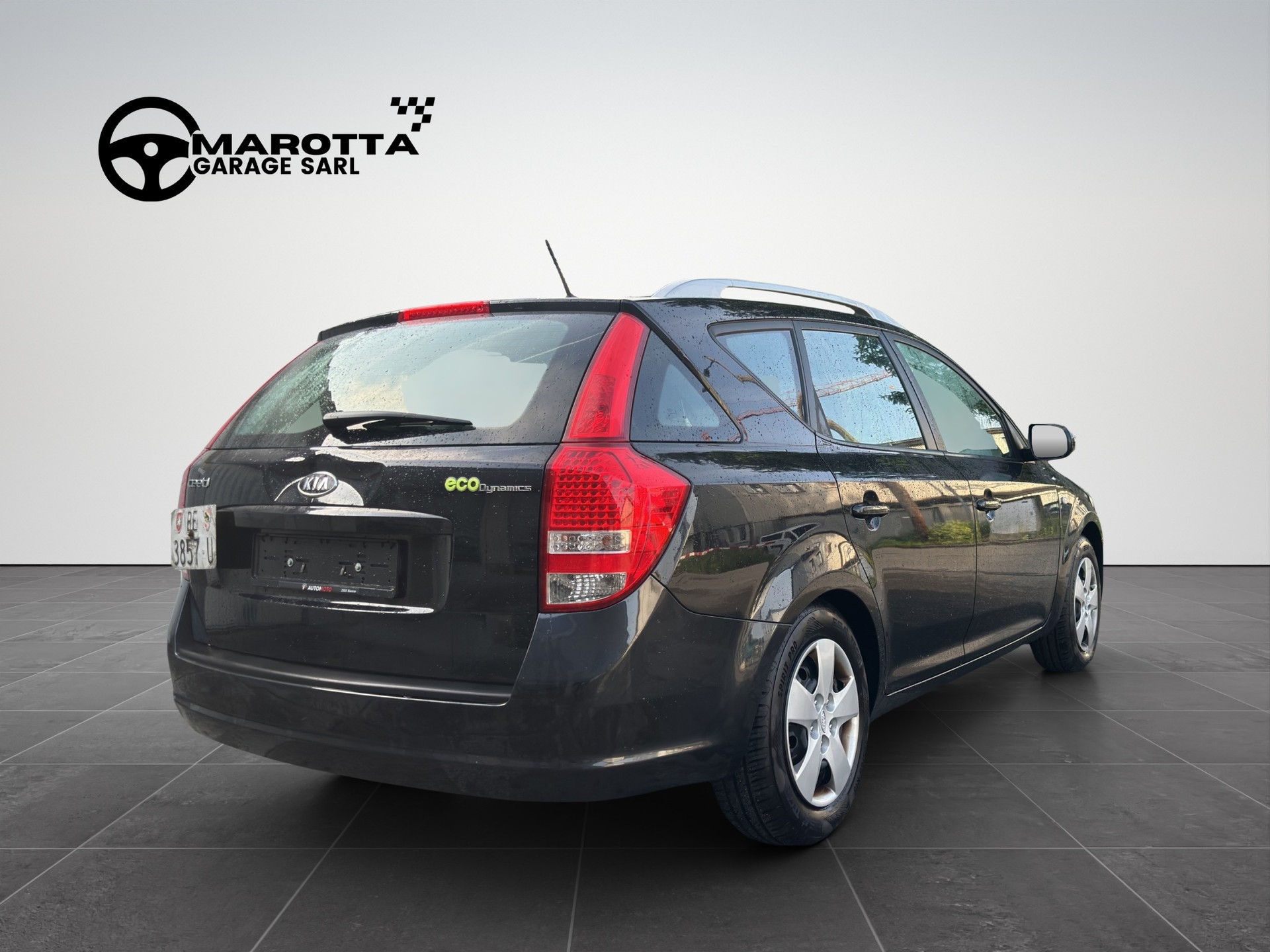 KIA Cee'd Sporty Wagon 1.4 16V Basic-image-5