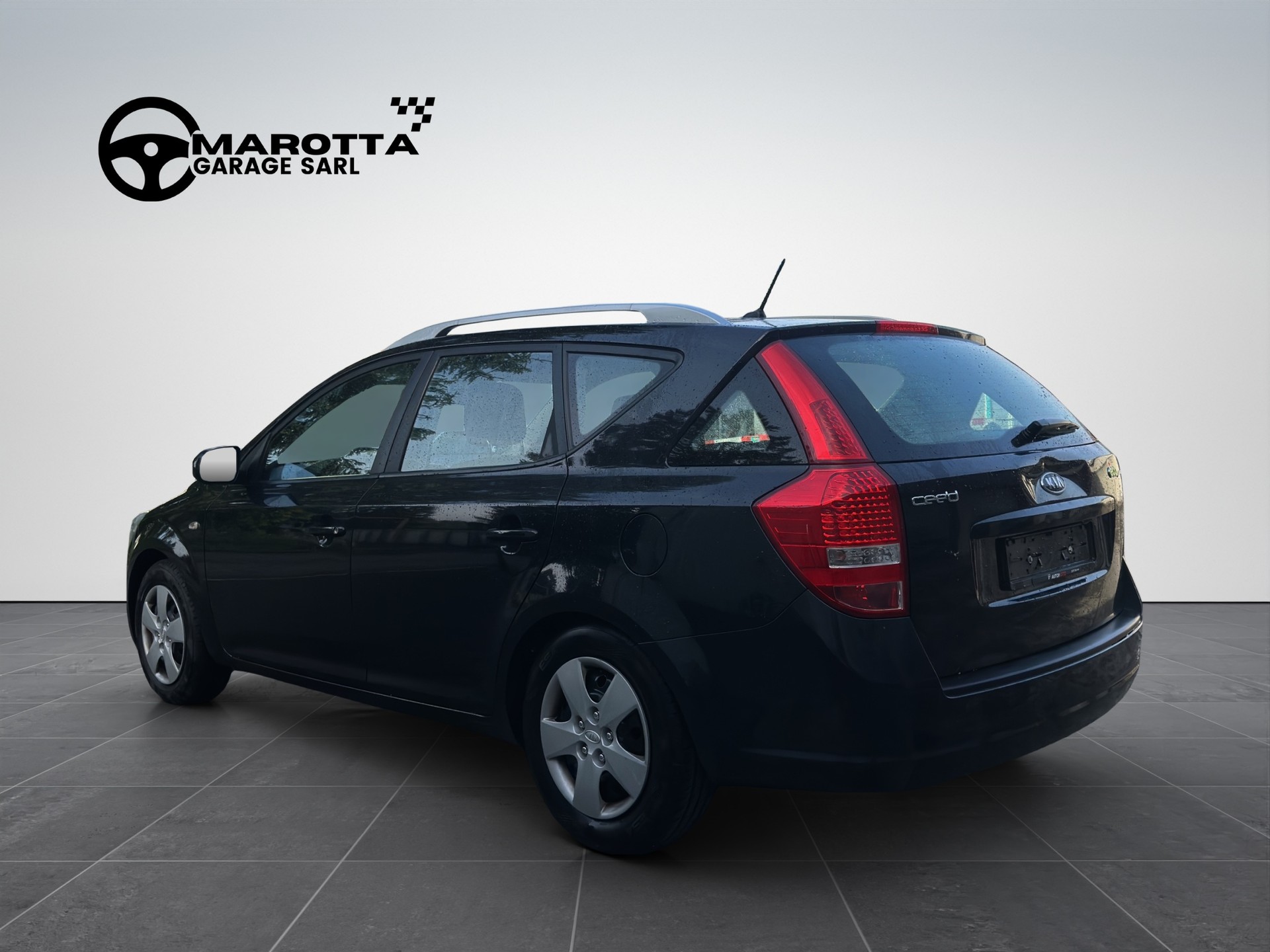 KIA Cee'd Sporty Wagon 1.4 16V Basic-image-3