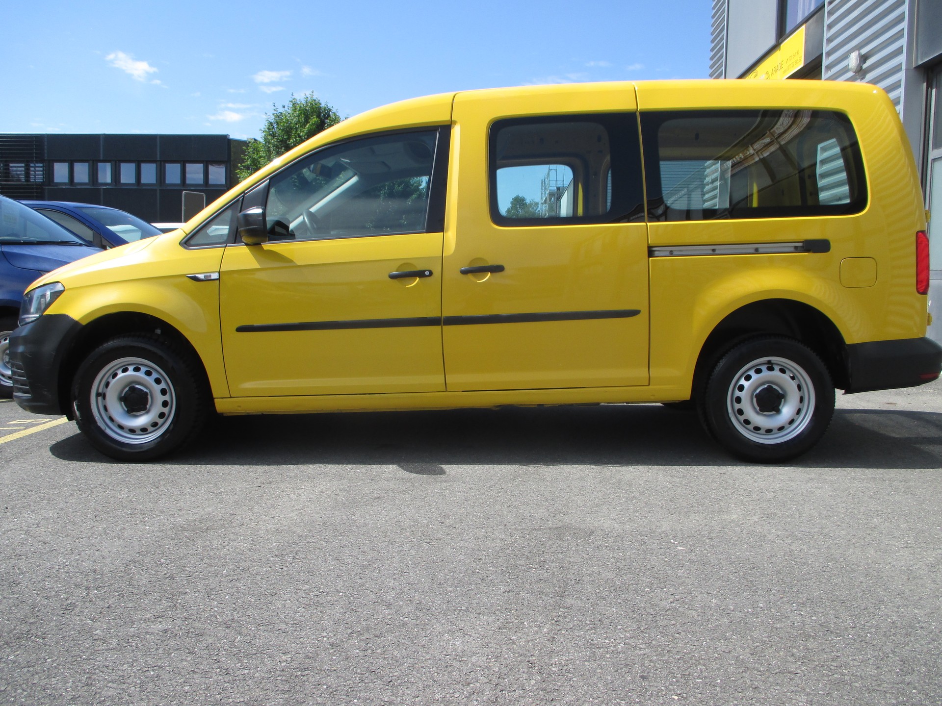 VW Caddy Maxi 2.0TDI 4Motion BlueMotion Technology-image-7