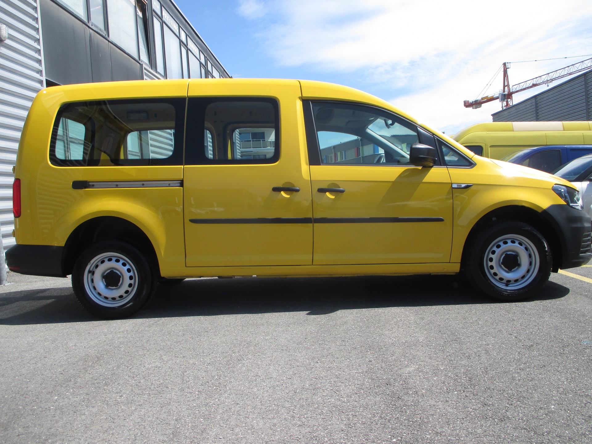 VW Caddy Maxi 2.0TDI 4Motion BlueMotion Technology-image-1