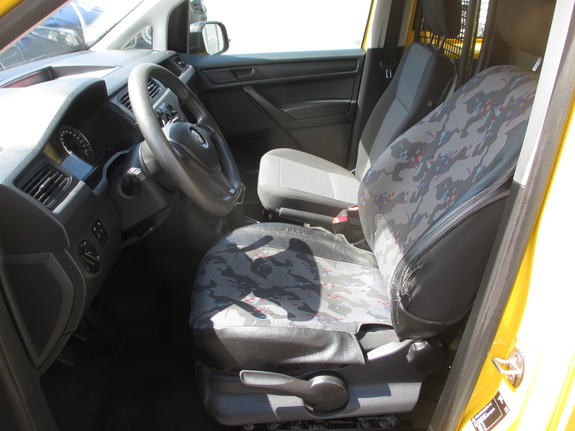 VW Caddy Maxi 2.0TDI 4Motion BlueMotion Technology-image-9