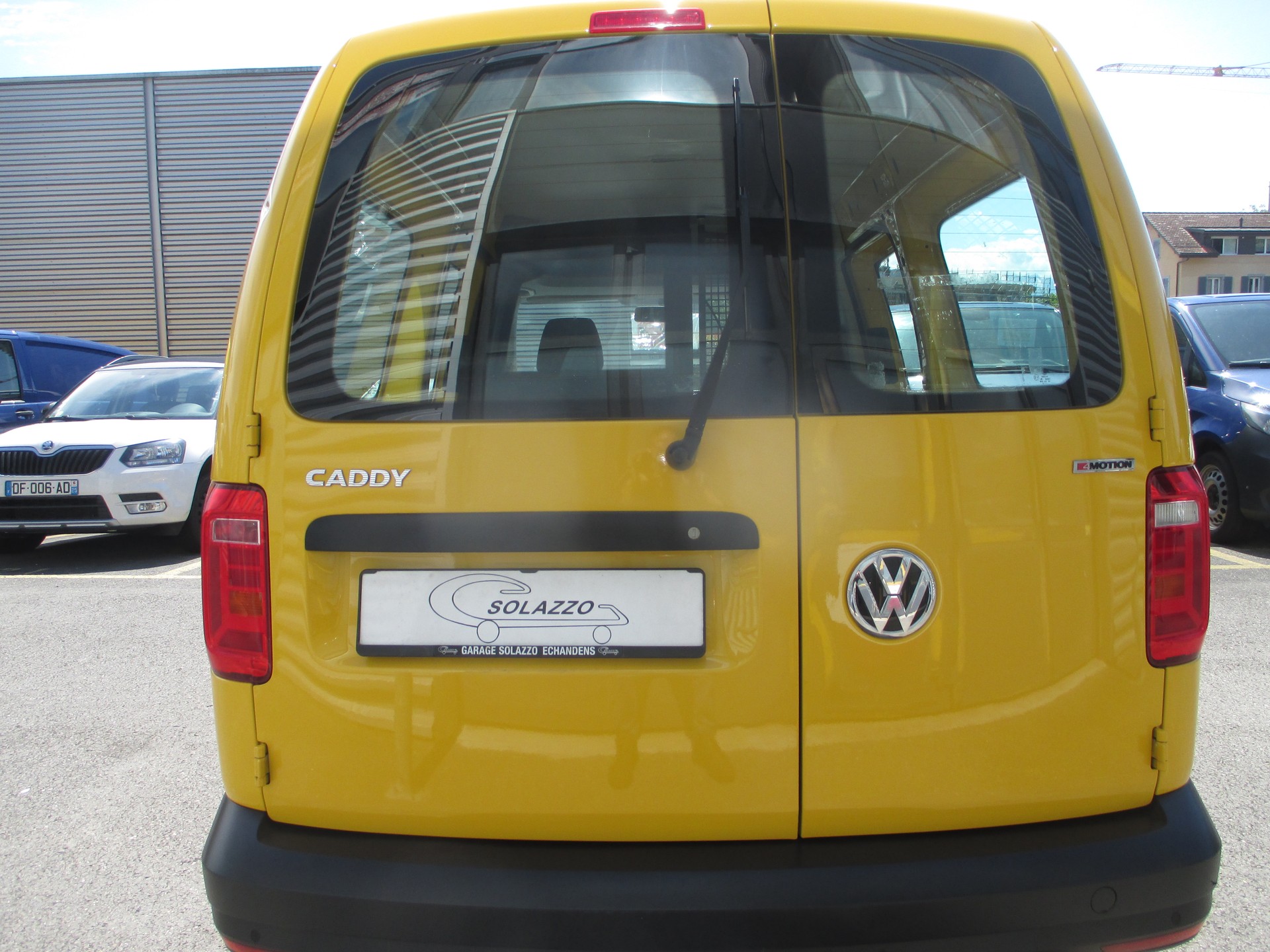VW Caddy Maxi 2.0TDI 4Motion BlueMotion Technology-image-5