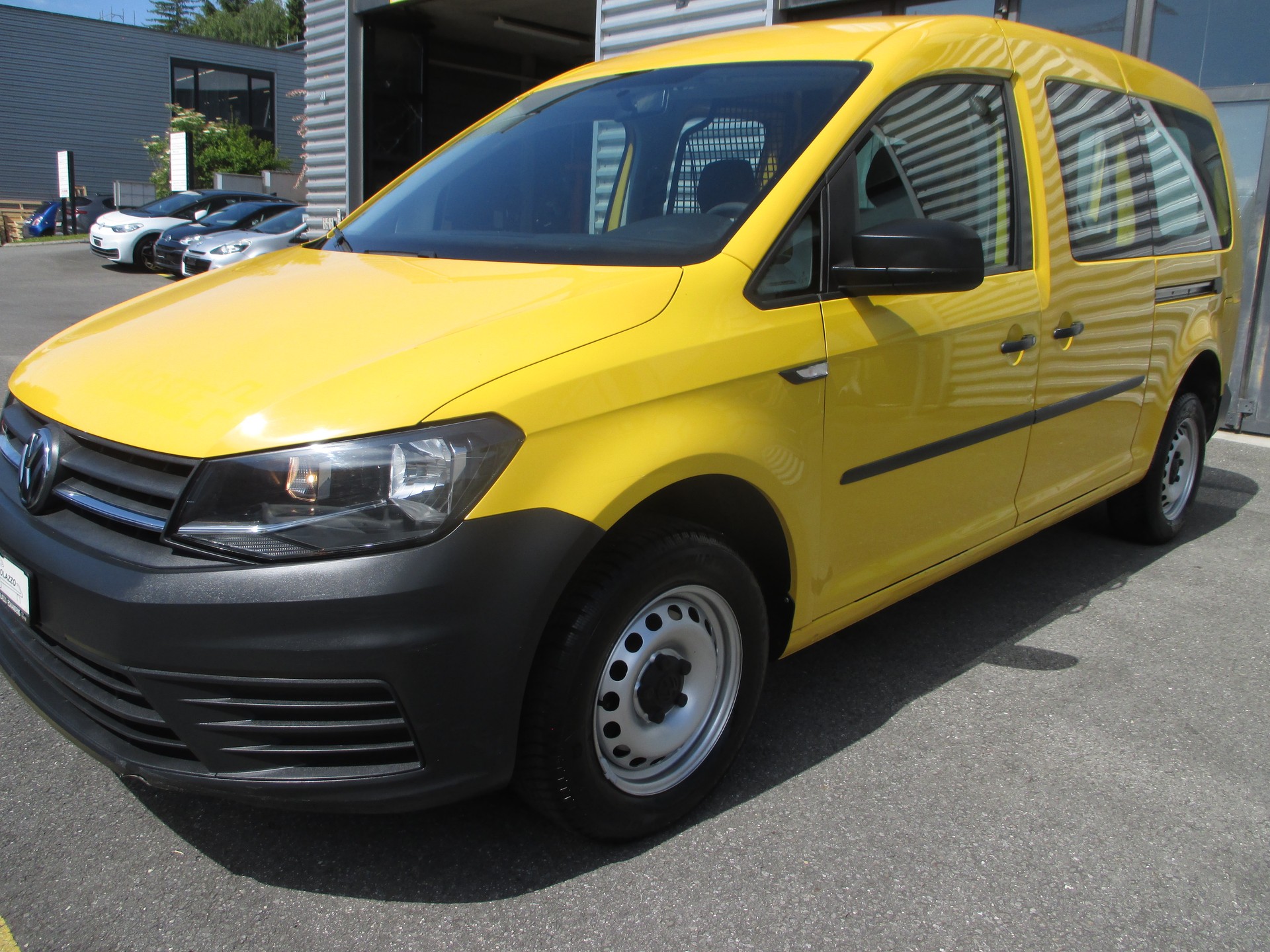 VW Caddy Maxi 2.0TDI 4Motion BlueMotion Technology-image-8