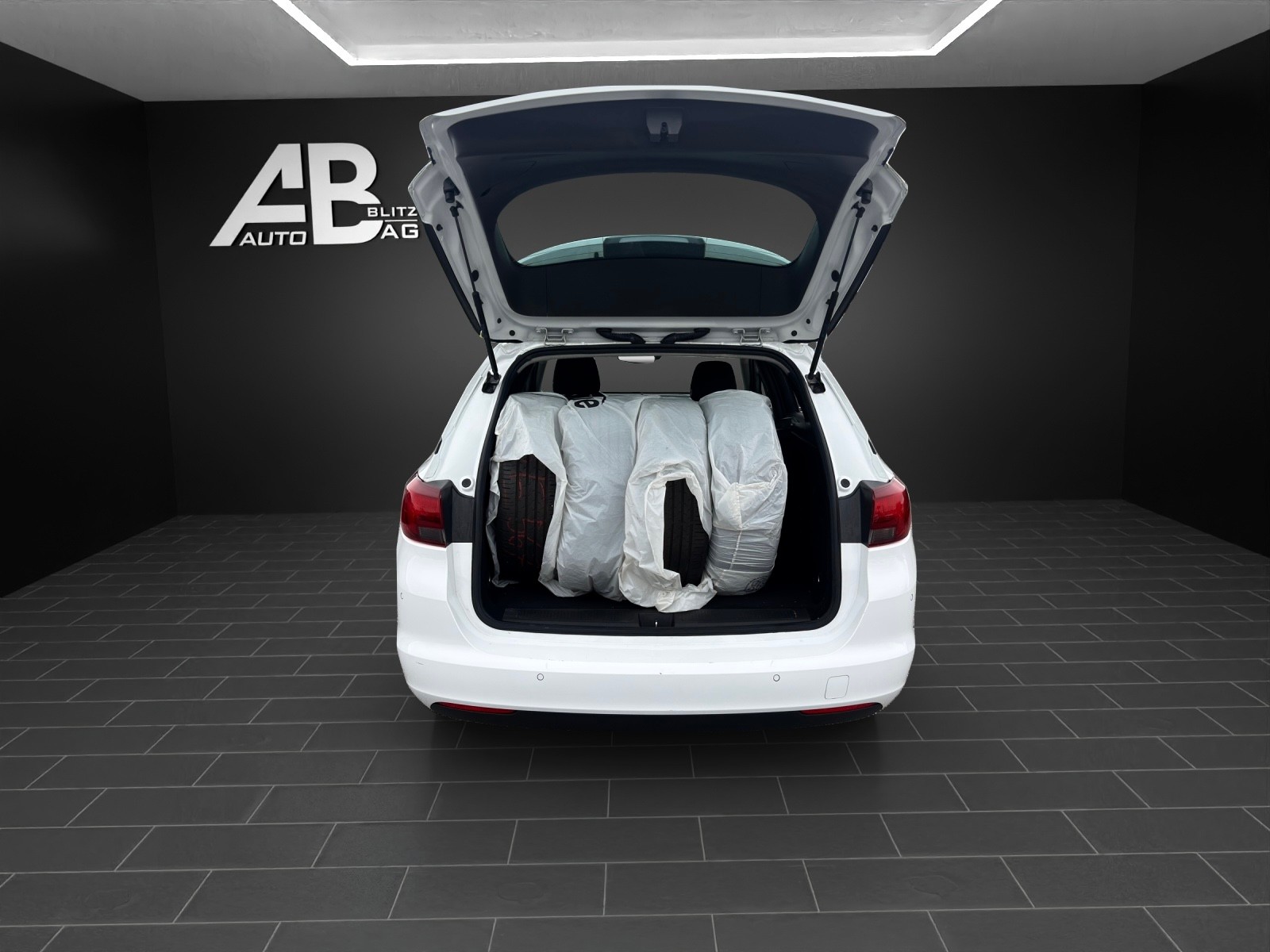 OPEL Astra Sports Tourer 1.2i Turbo Edition mit 145 PS-image-13