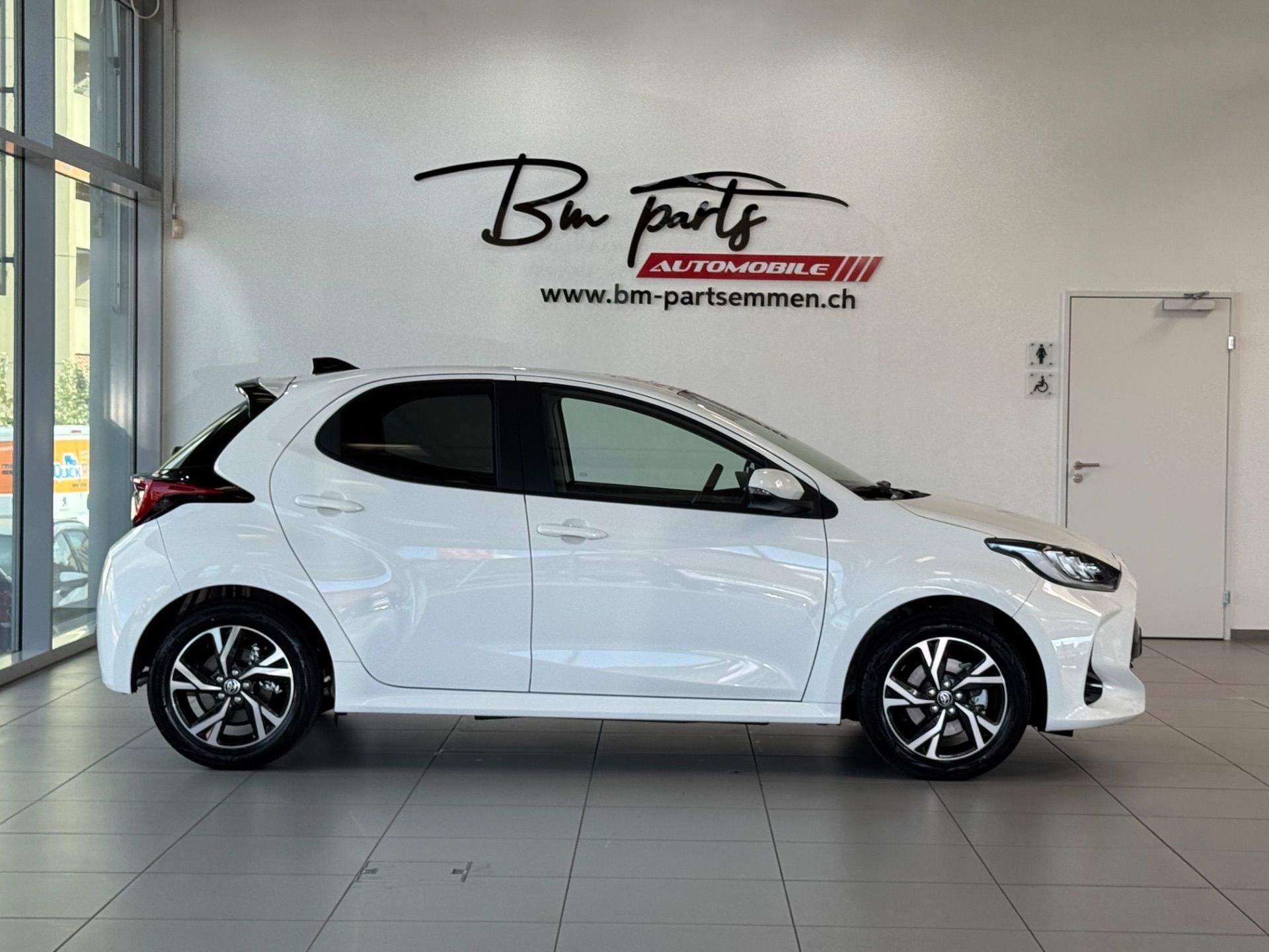 TOYOTA Yaris 1.5 Trend e-CVT-image-6