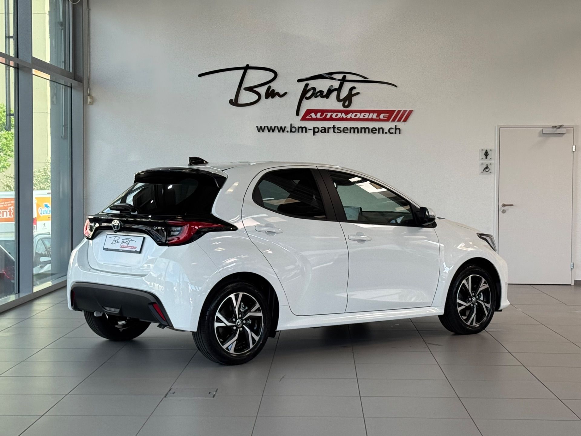 TOYOTA Yaris 1.5 Trend e-CVT-image-5