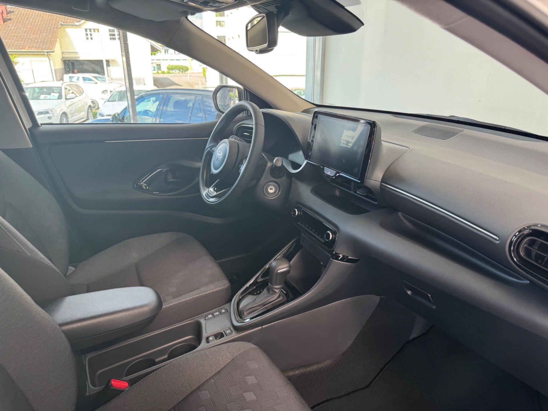 TOYOTA Yaris 1.5 Trend e-CVT-image-15