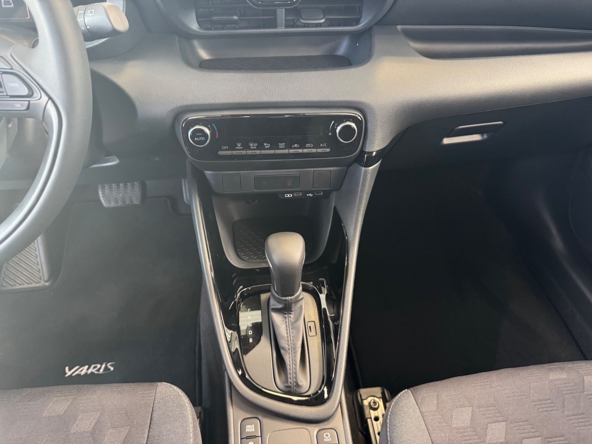 TOYOTA Yaris 1.5 Trend e-CVT-image-14