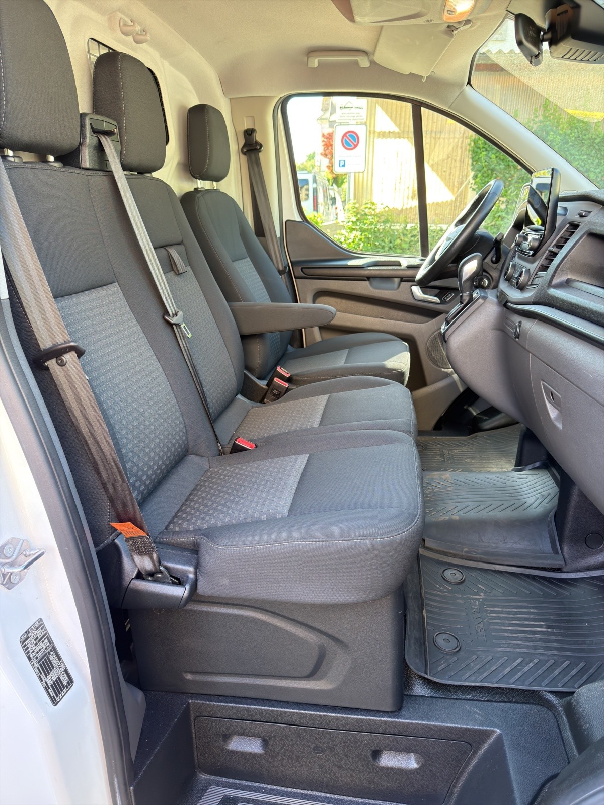 FORD Transit Custom Van 300 L1H1 Trend A-image-10