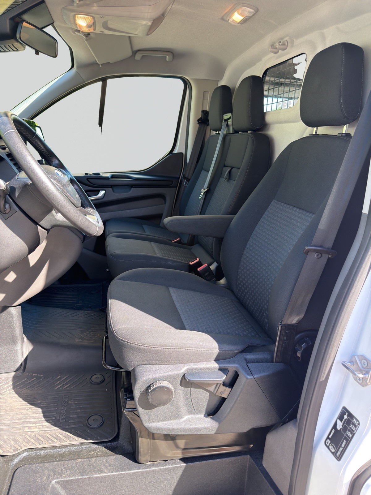 FORD Transit Custom Van 300 L1H1 Trend A-image-9