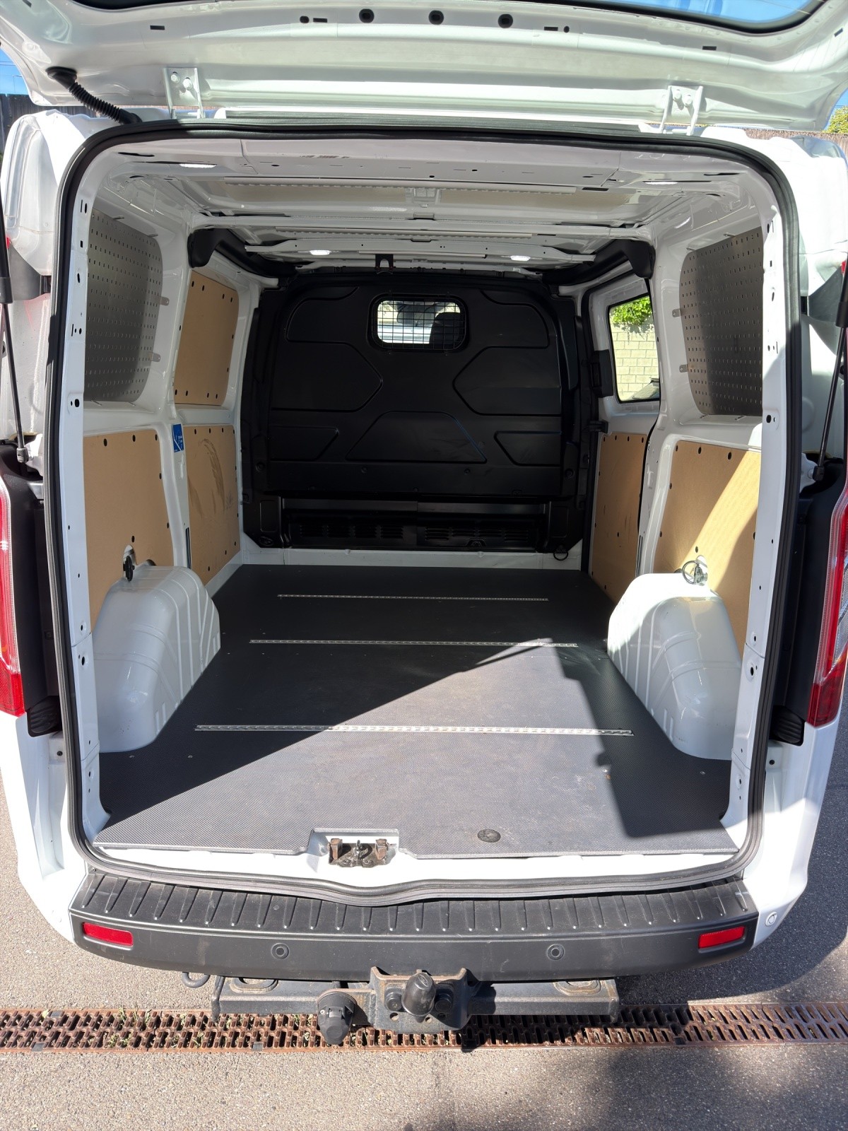 FORD Transit Custom Van 300 L1H1 Trend A-image-15