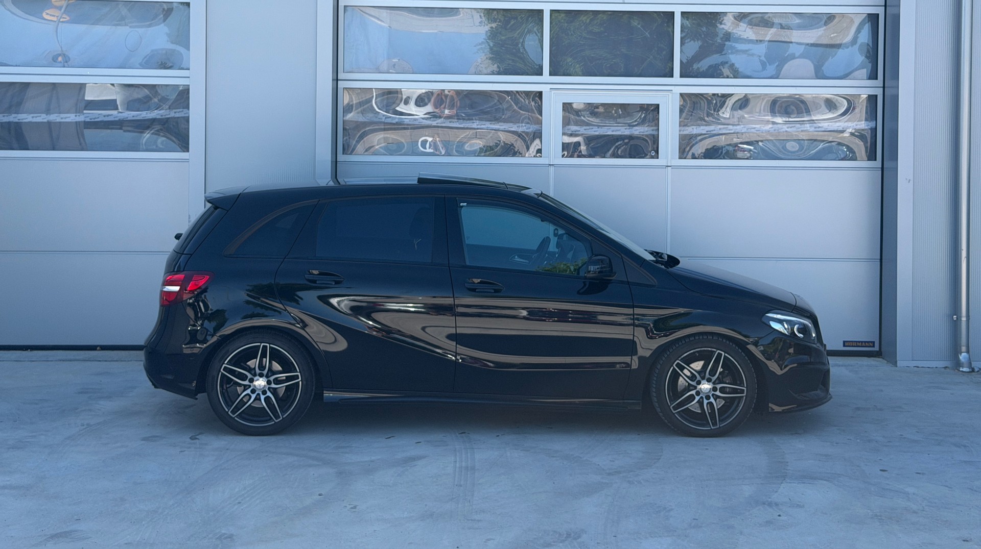 MERCEDES-BENZ B 220 CDI AMG Line 4Matic 7G-DCT-image-2