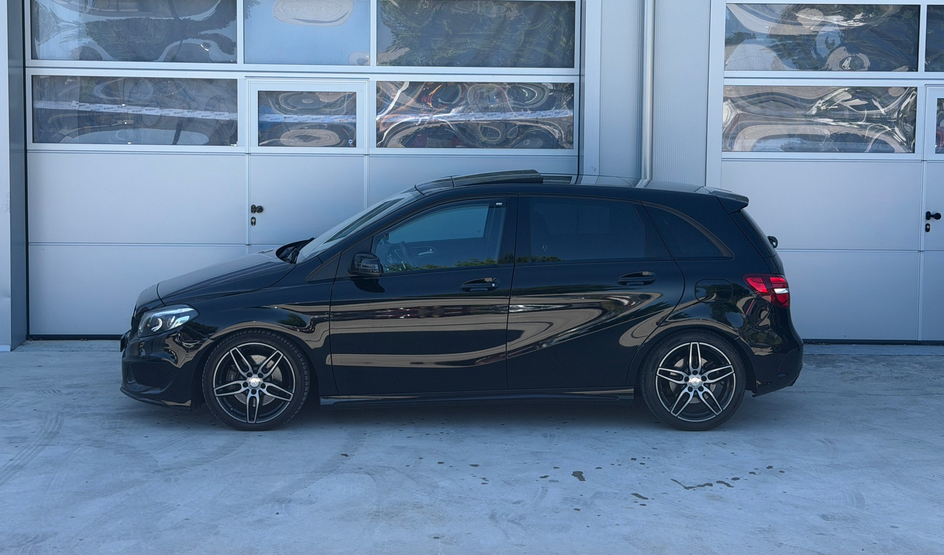 MERCEDES-BENZ B 220 CDI AMG Line 4Matic 7G-DCT-image-1