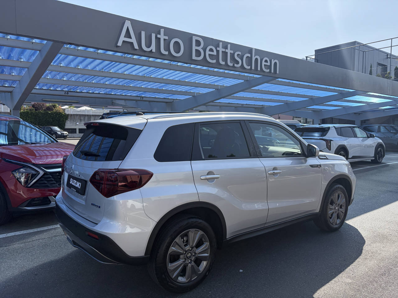 SUZUKI Vitara 1.4 T Sakura Hybrid 4x4-image-4