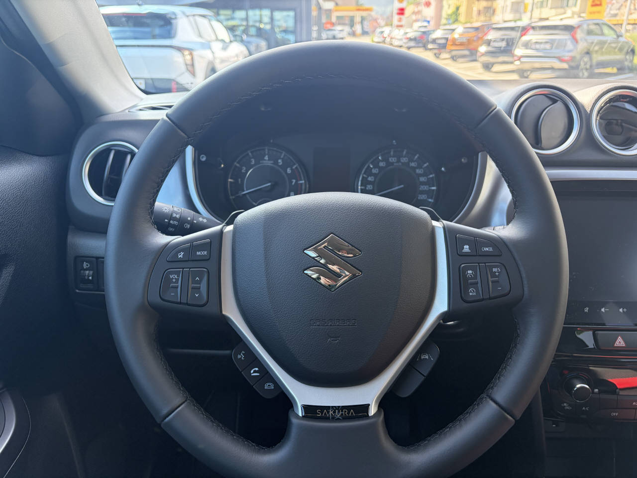 SUZUKI Vitara 1.4 T Sakura Hybrid 4x4-image-10