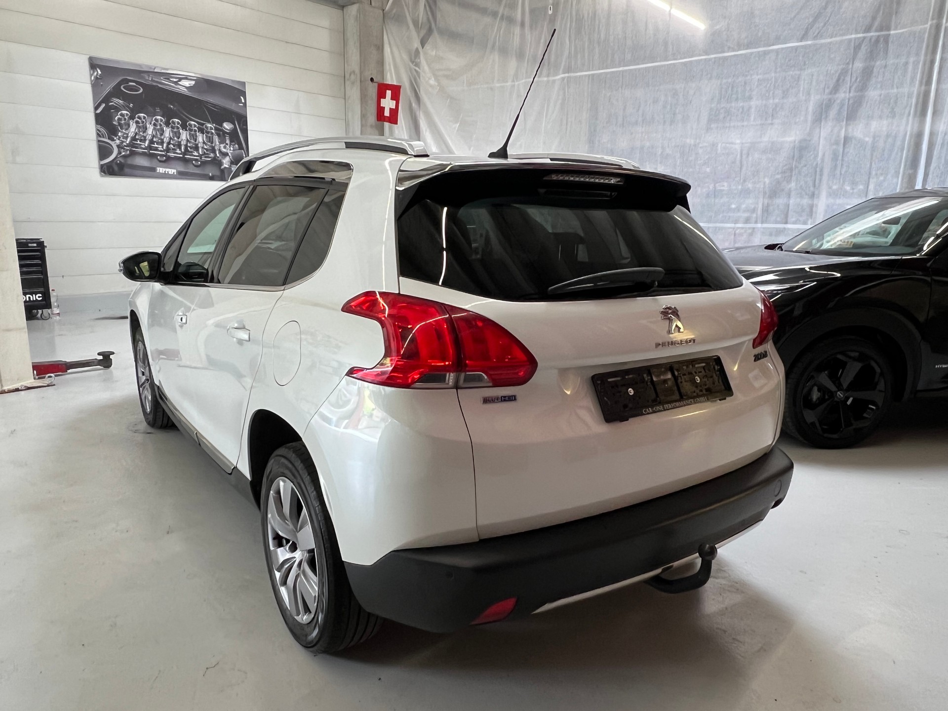 PEUGEOT 2008 1.6 BlueHDi Allure-image-2