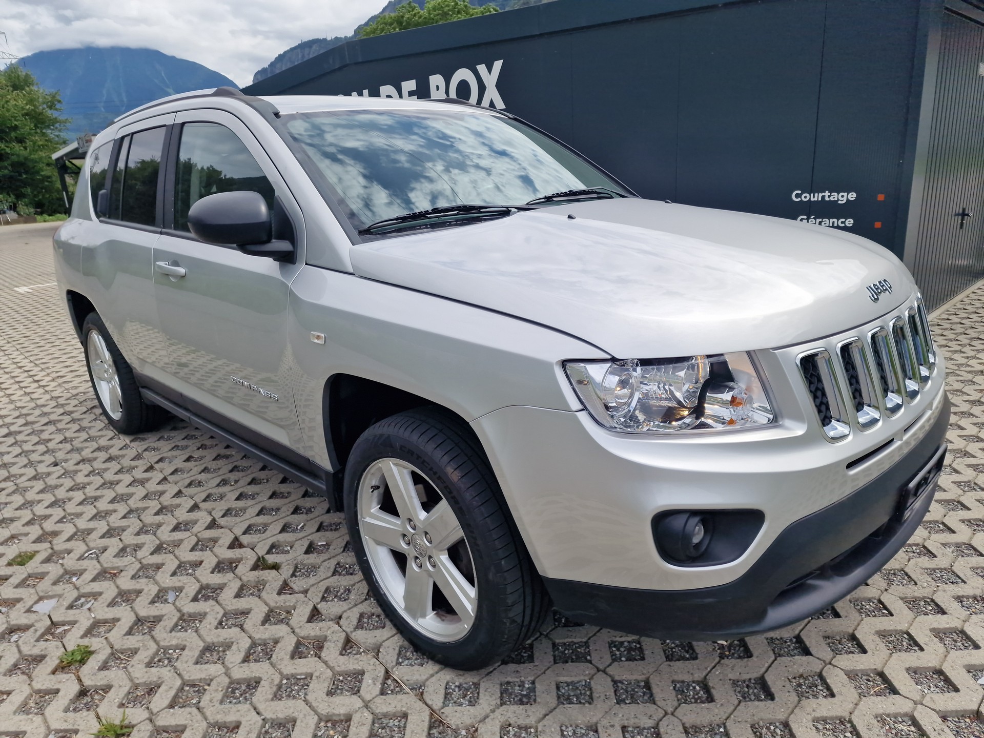 JEEP Compass 2.4 Limited CVT-image-1