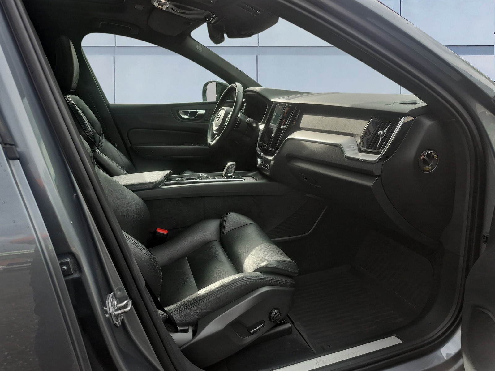 VOLVO XC60 2.0 T8 TE R-Design eAWD-image-12