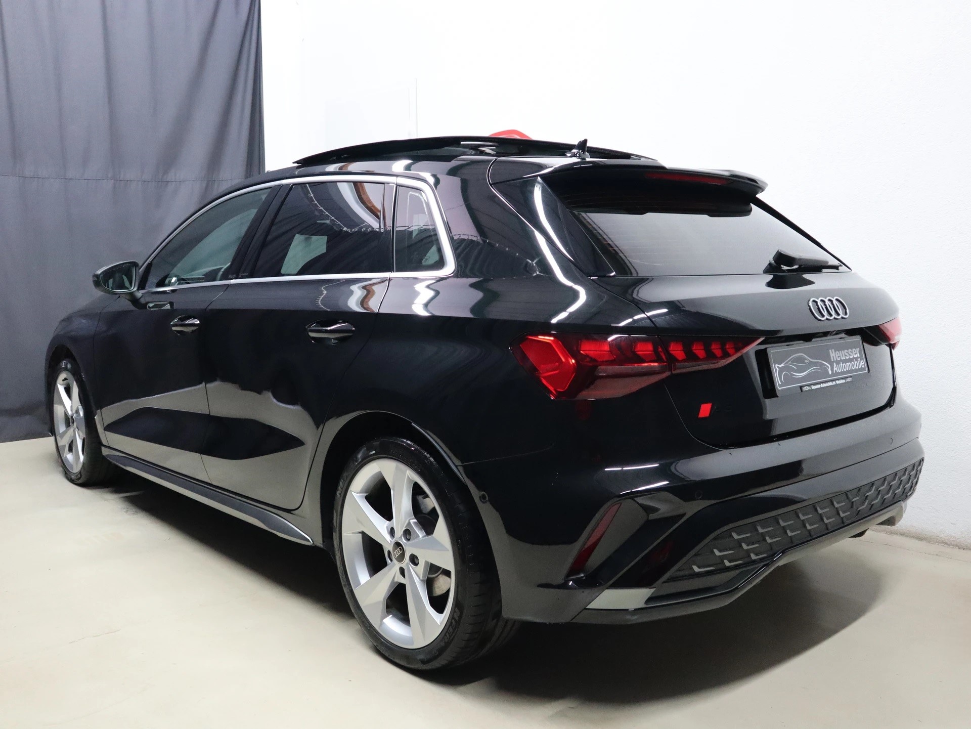 AUDI A3 Sportback 35 TFSI S Line S-tronic - Panorama - Matrix LED - Sportsitze - SONOS - Kamera - 150 PS-image-3
