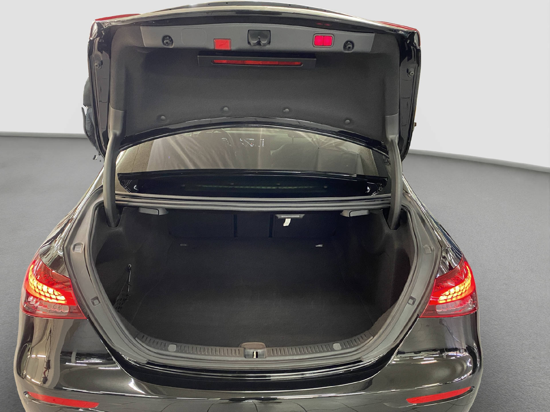 MERCEDES-BENZ E 200 Avantgarde 4MATIC-image-12