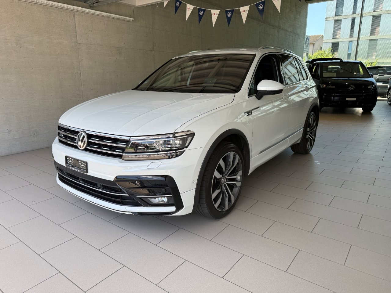 VW Tiguan 2.0 TDI SCR Highline 4Motion DSG-image-1