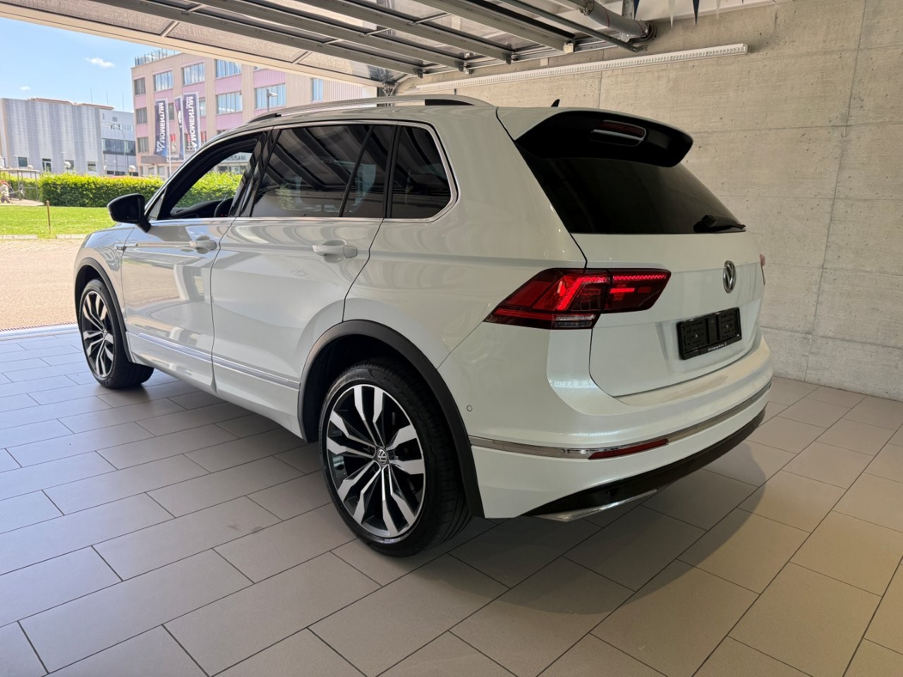 VW Tiguan 2.0 TDI SCR Highline 4Motion DSG-image-3