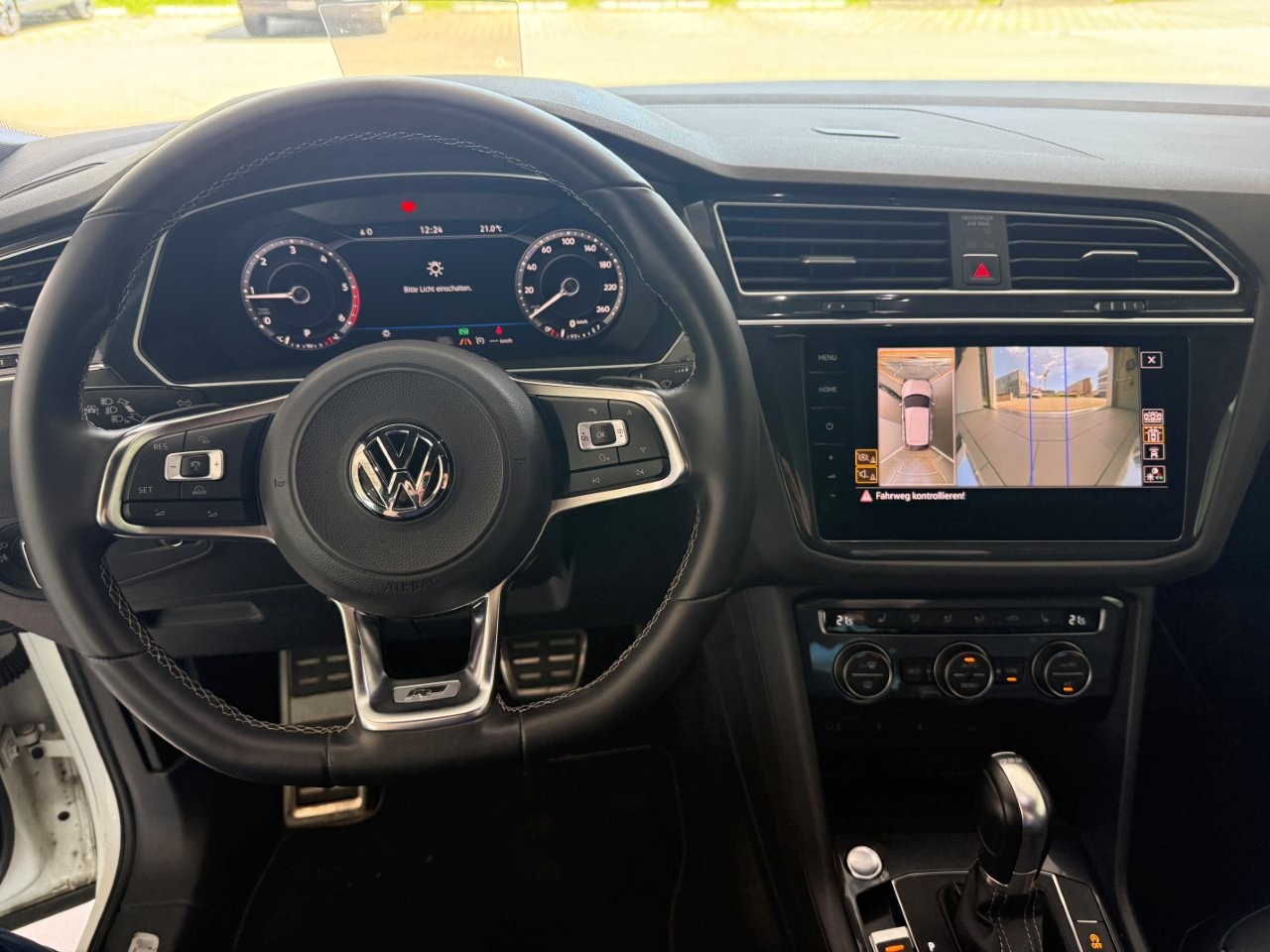 VW Tiguan 2.0 TDI SCR Highline 4Motion DSG-image-9