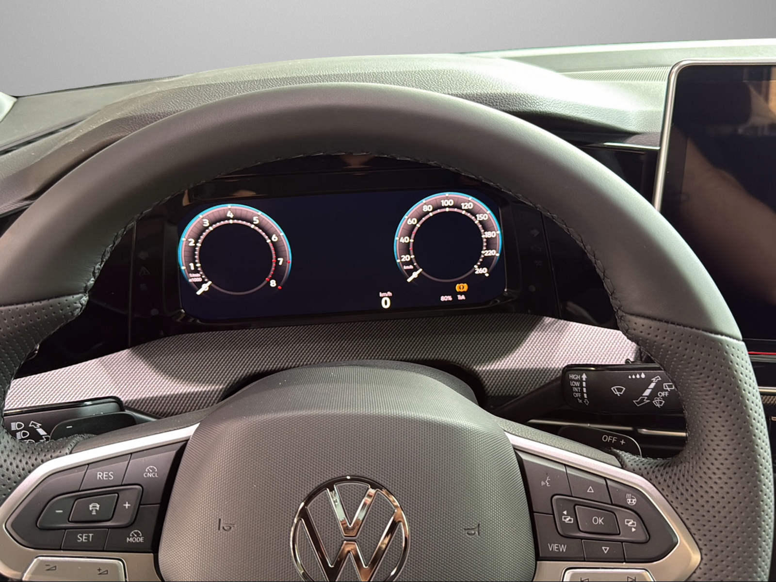 VW Golf 1.5 e TSI mHEV R-Line DSG-image-8