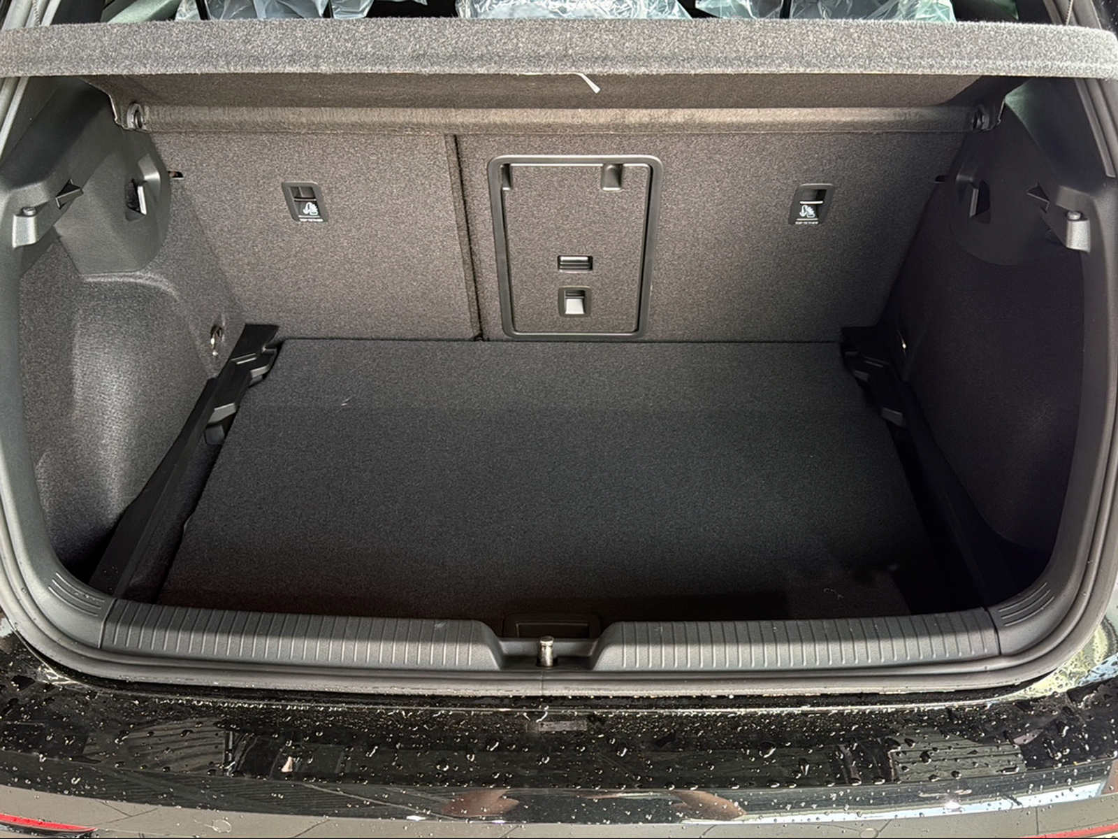 VW Golf 1.5 e TSI mHEV R-Line DSG-image-13
