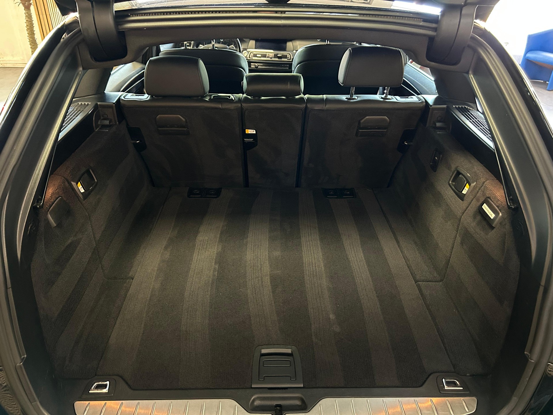 BMW 528i xDrive SAG Touring-image-19
