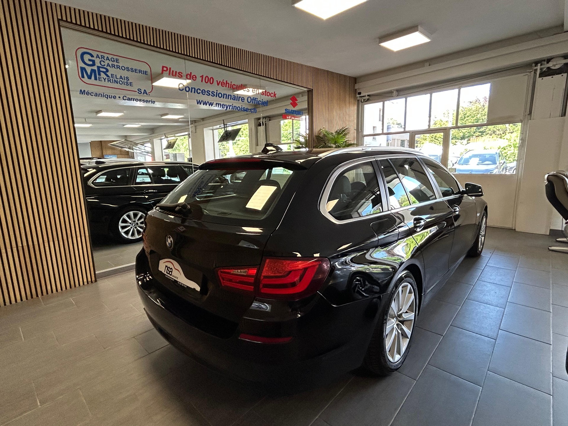 BMW 528i xDrive SAG Touring-image-6