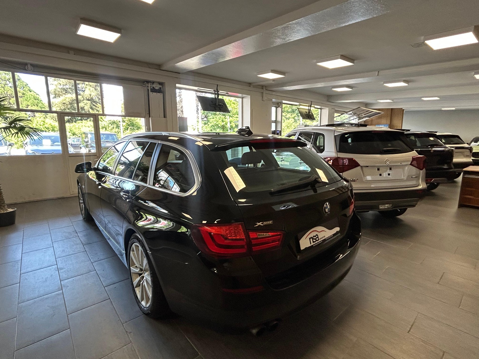 BMW 528i xDrive SAG Touring-image-4