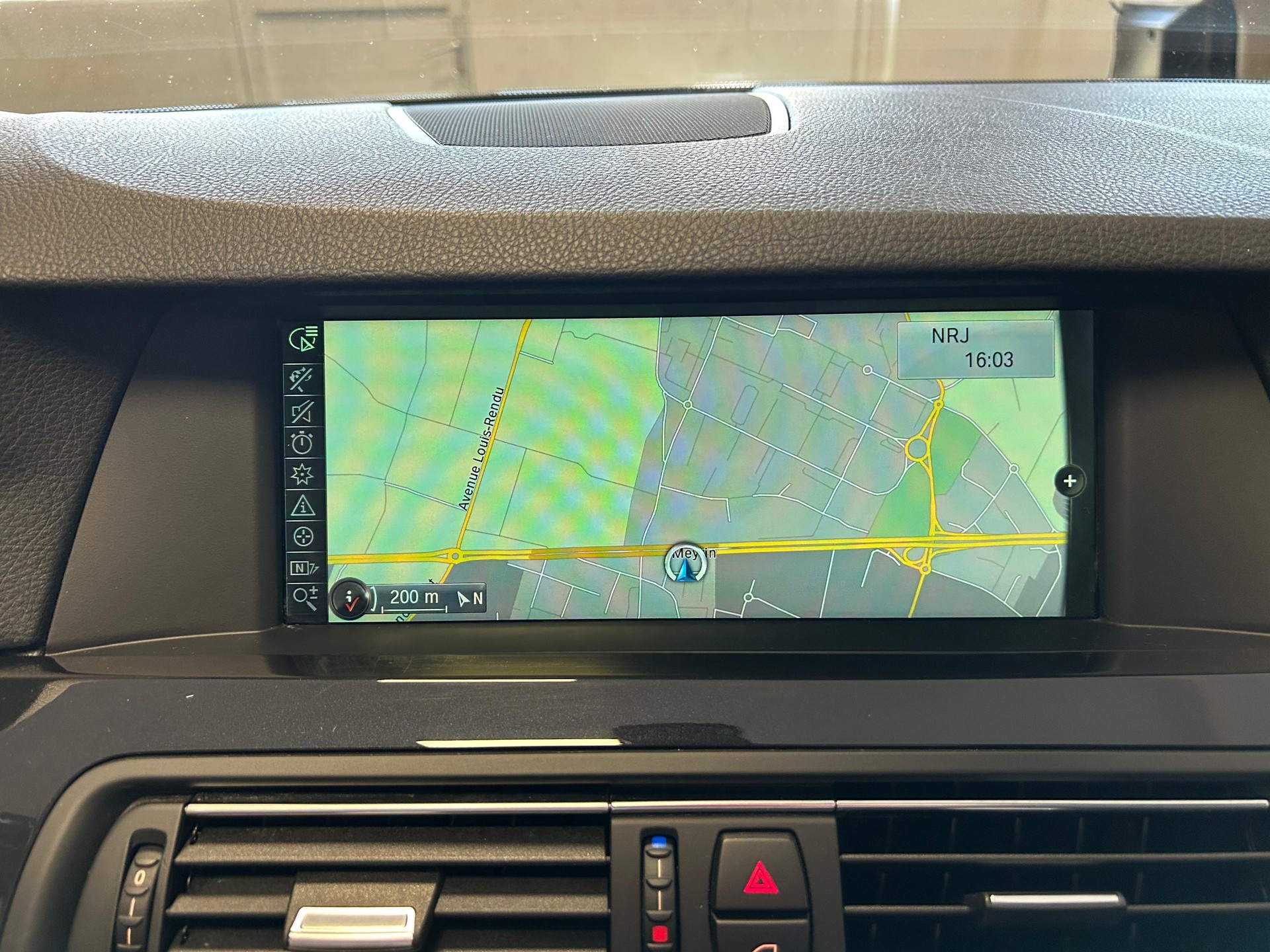 BMW 528i xDrive SAG Touring-image-11