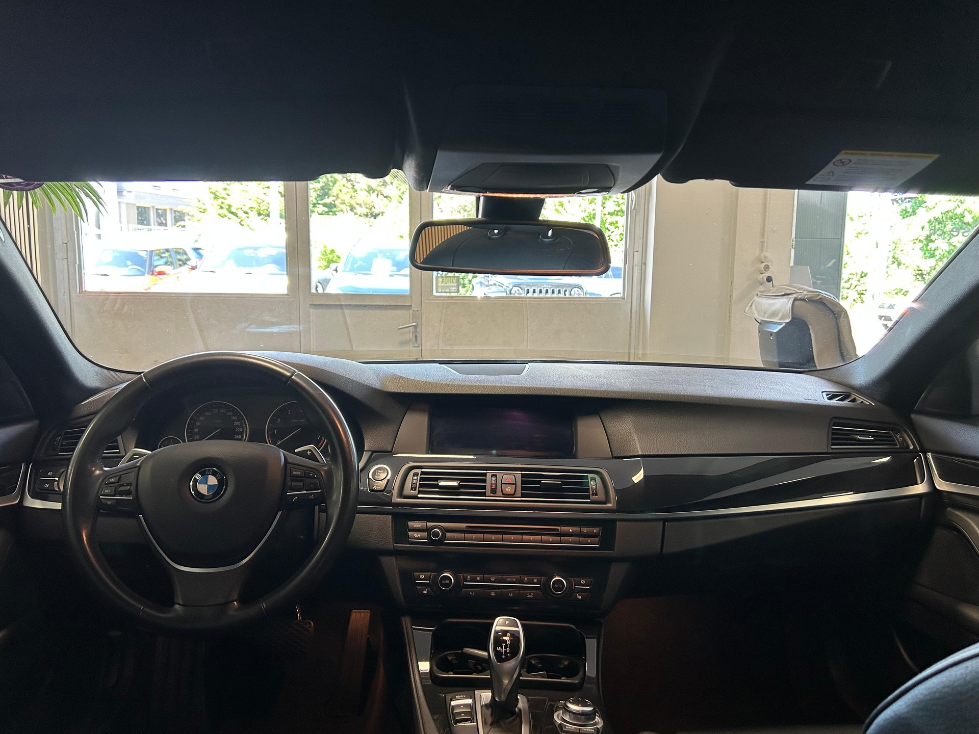 BMW 528i xDrive SAG Touring-image-7