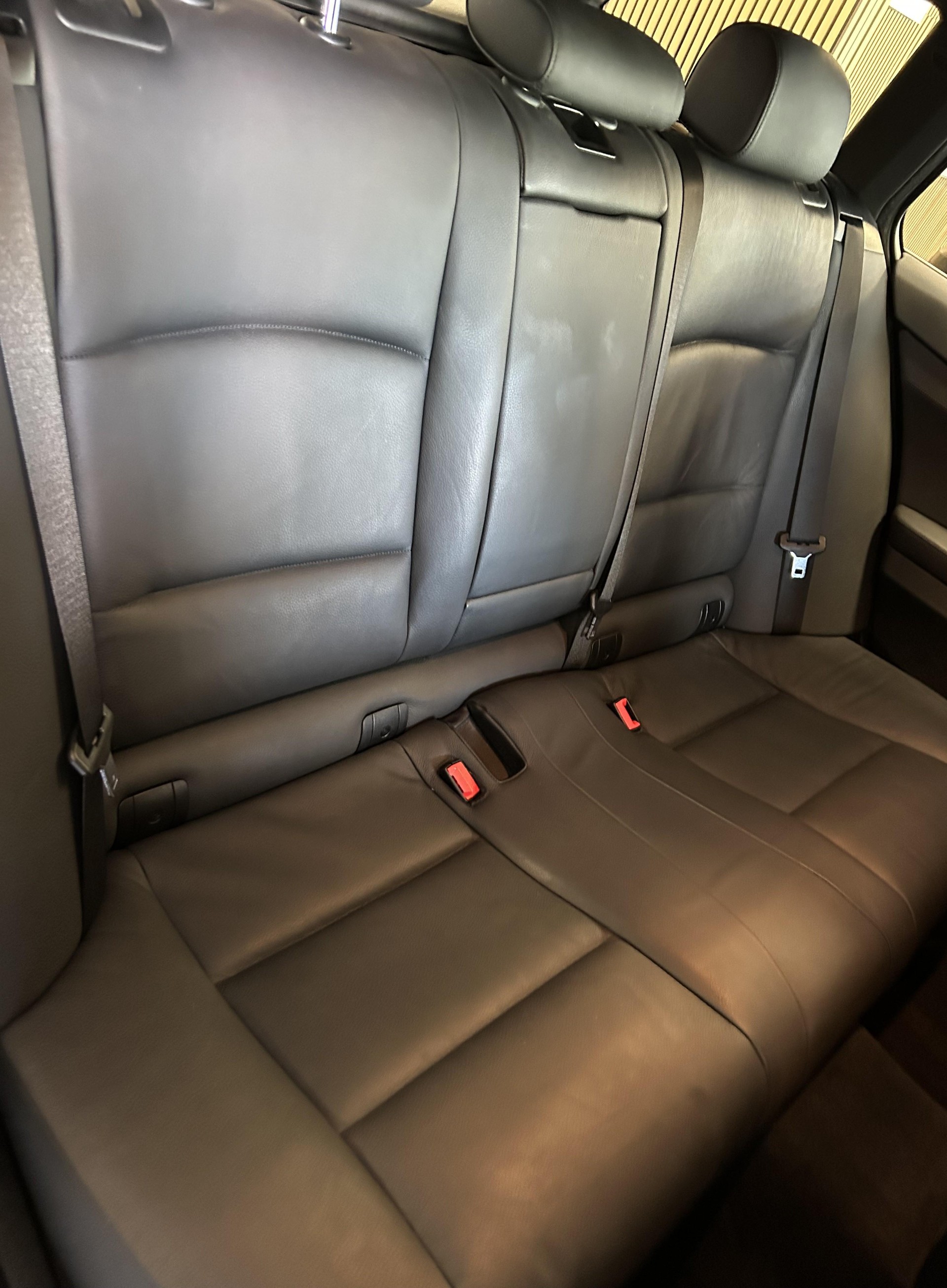 BMW 528i xDrive SAG Touring-image-18