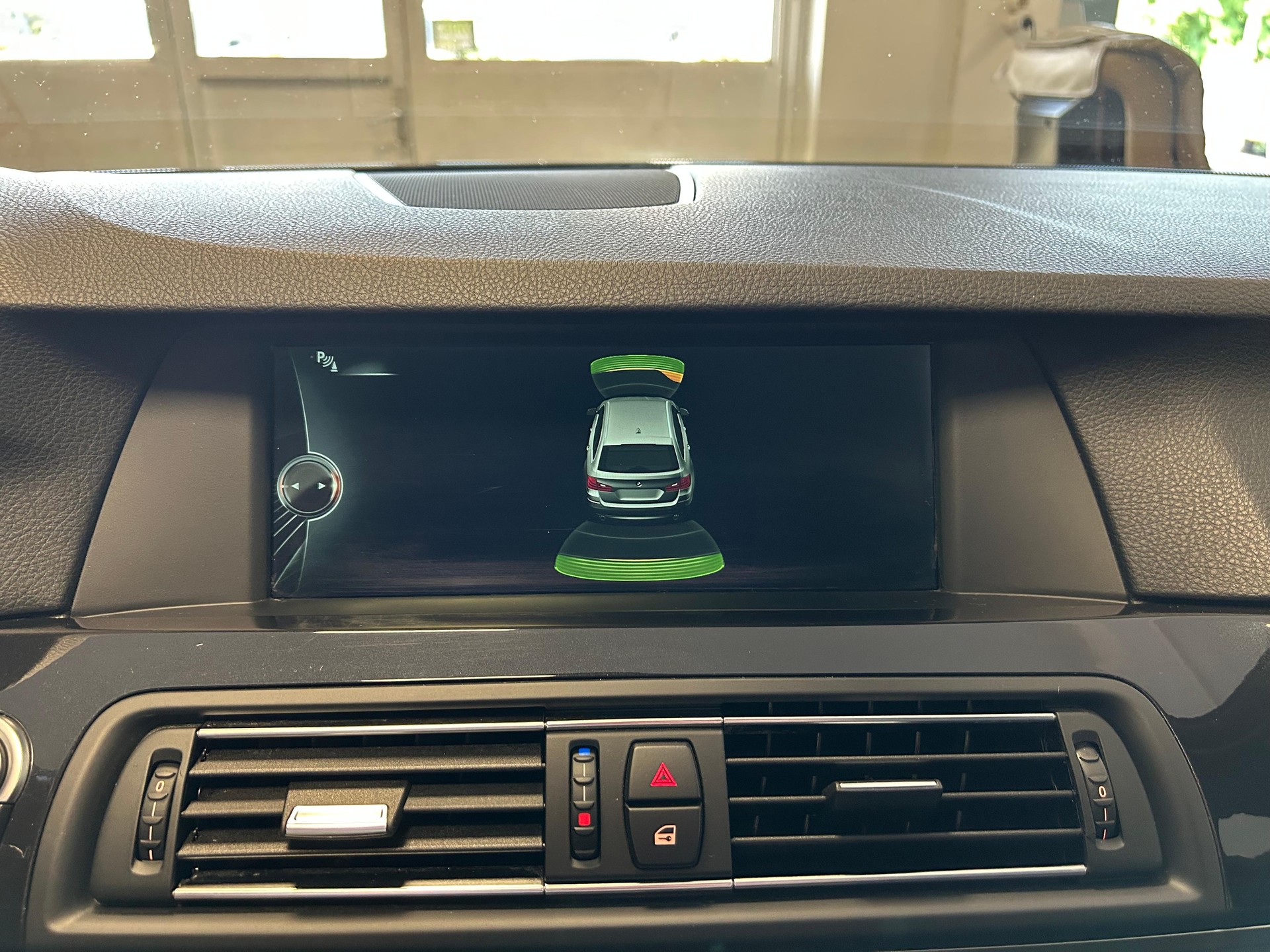 BMW 528i xDrive SAG Touring-image-12