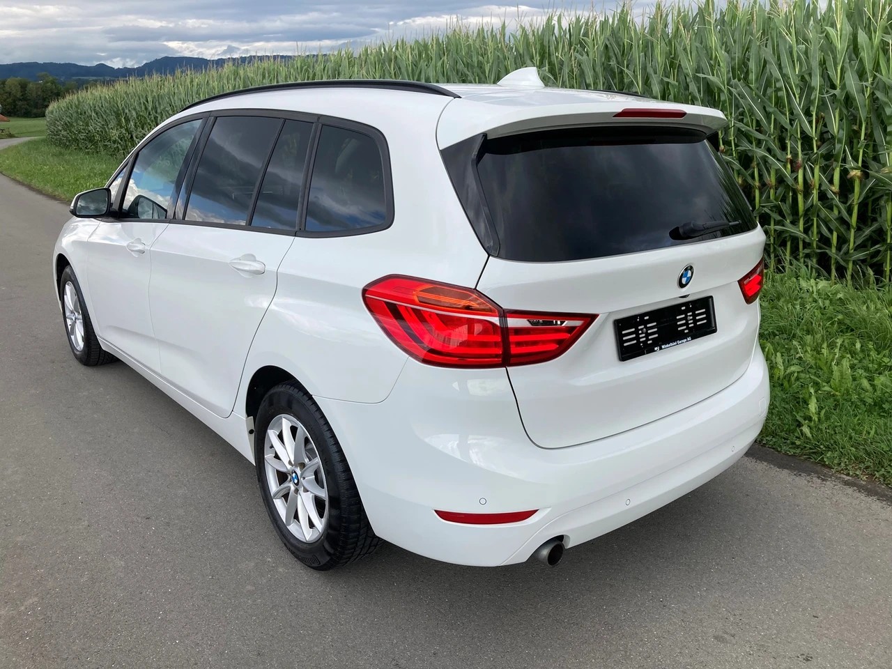 BMW 218d Gran Tourer Steptronic-image-3