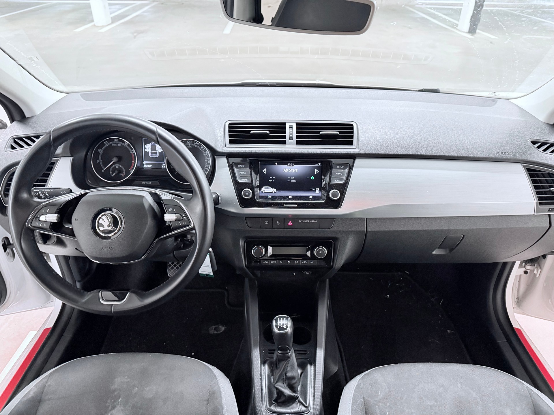 SKODA Fabia 1.0 MPI Ambition-image-10