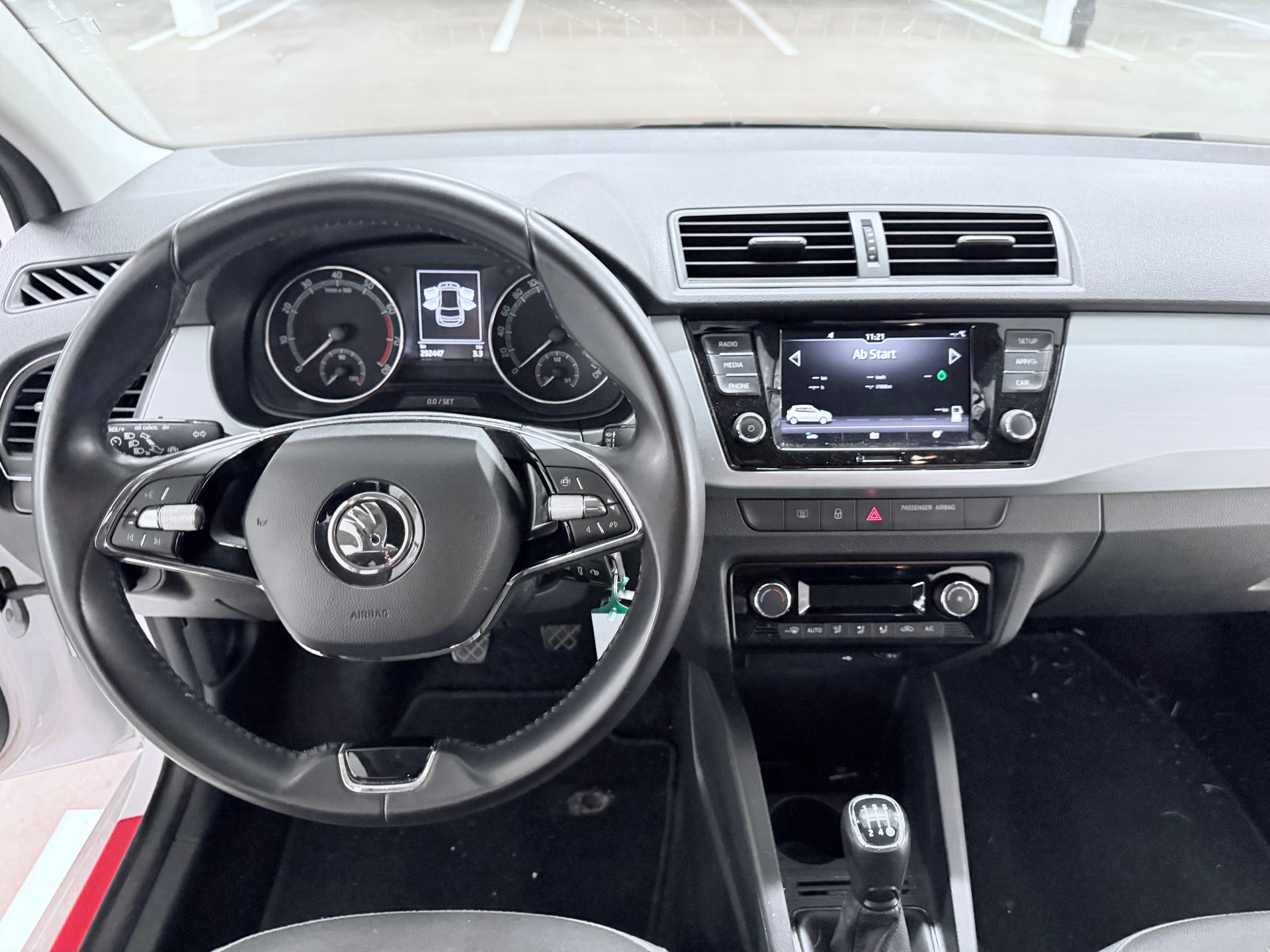 SKODA Fabia 1.0 MPI Ambition-image-9