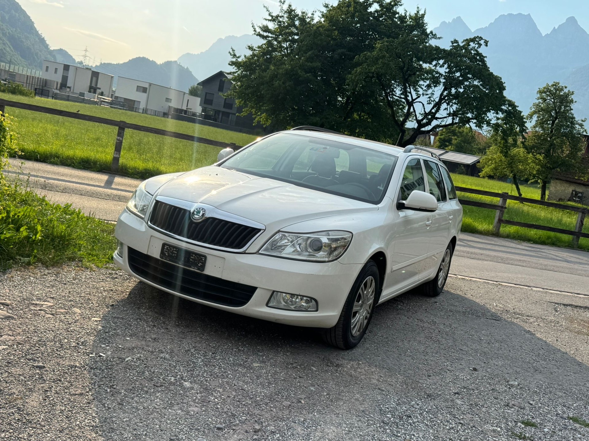 SKODA Octavia Combi 1.6 TDI Active DSG-image-3