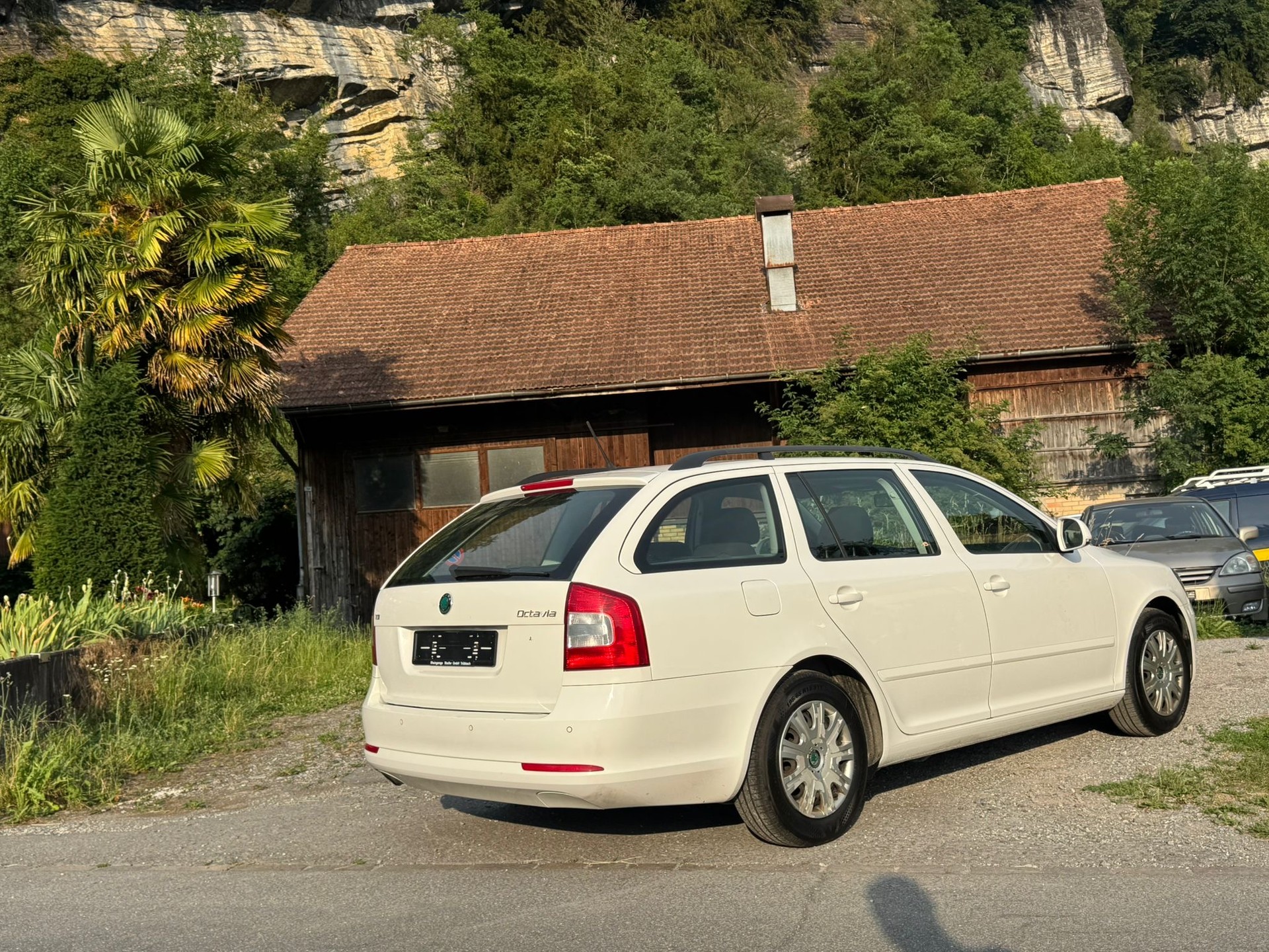 SKODA Octavia Combi 1.6 TDI Active DSG-image-8