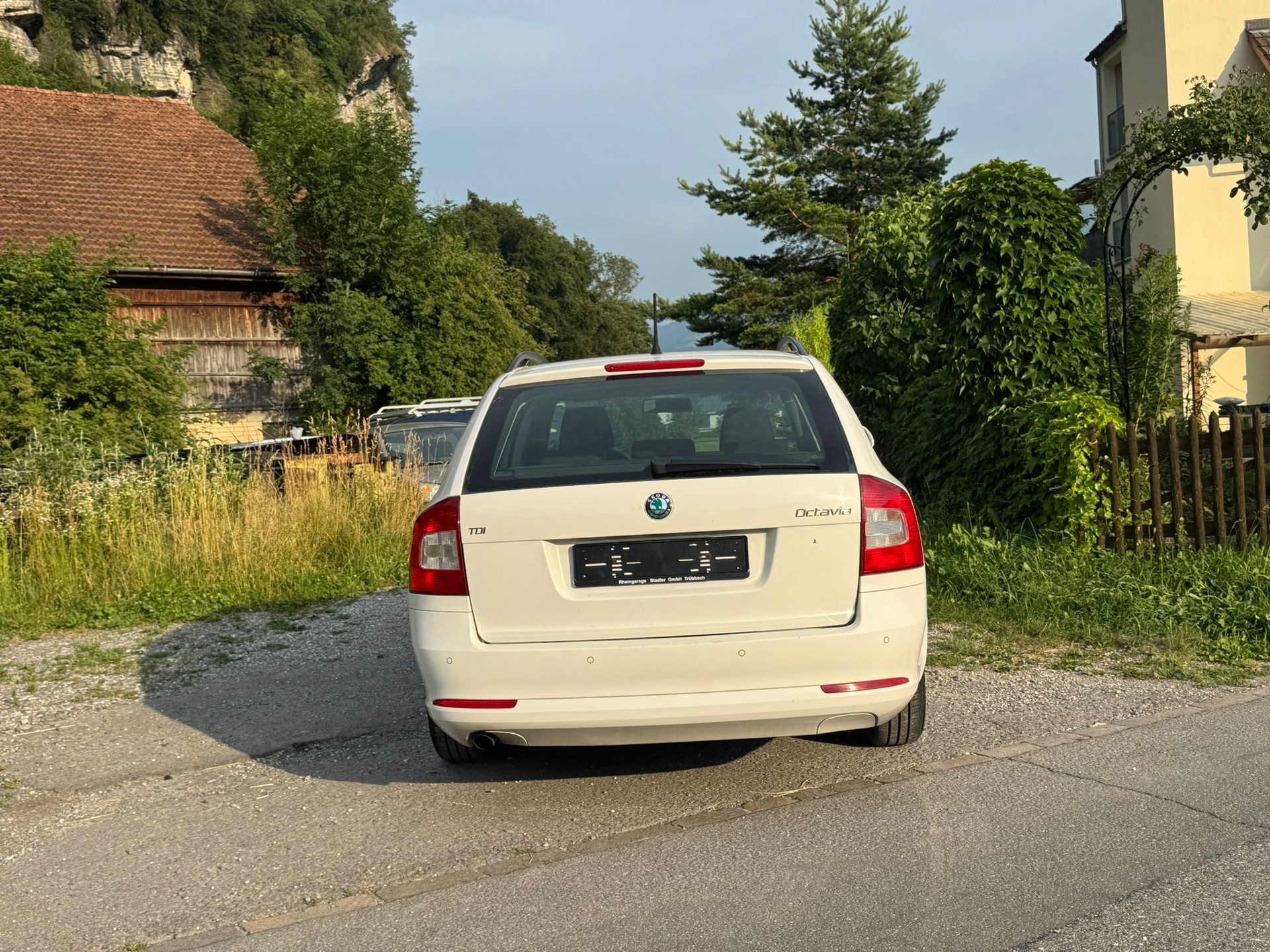 SKODA Octavia Combi 1.6 TDI Active DSG-image-15